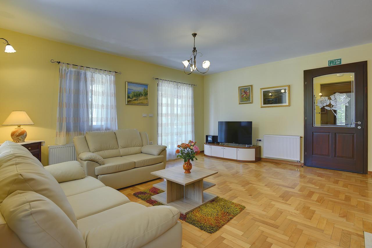 Villa Nina Medulin Exterior photo